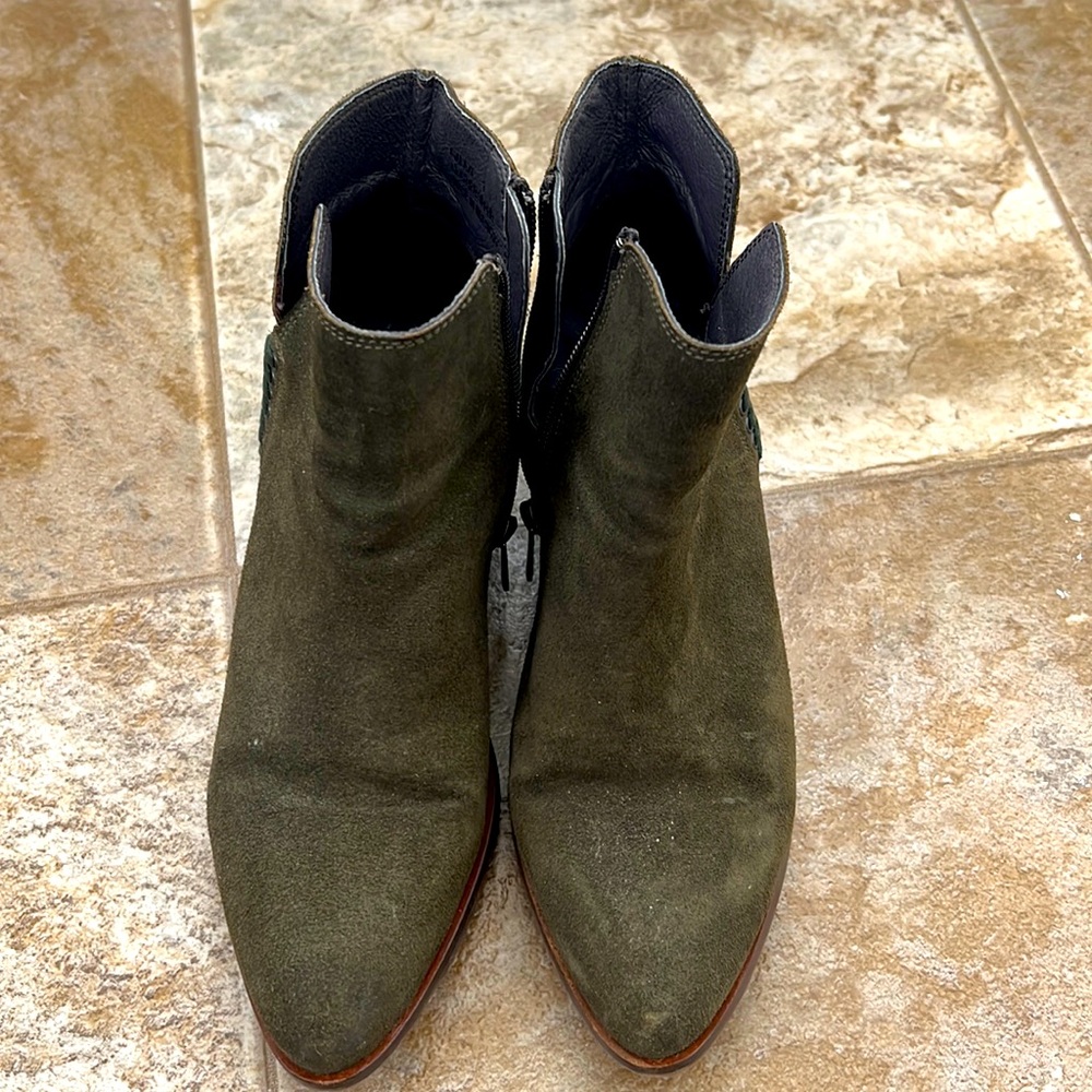 Olive Steve Madden Booties